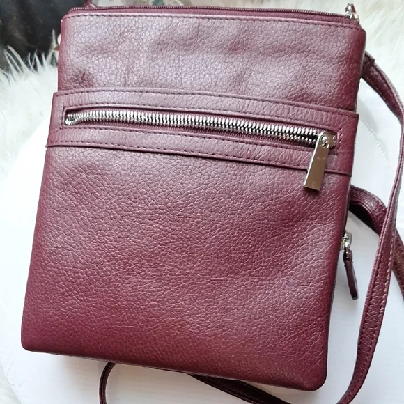 Burgundy Leather Crossbody Bag with Adjustable Strap and Multiple Compartments - Picture 5 of 5